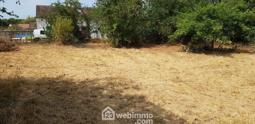 Terrain constructible de 753 m² à vendre proche de Nemours 