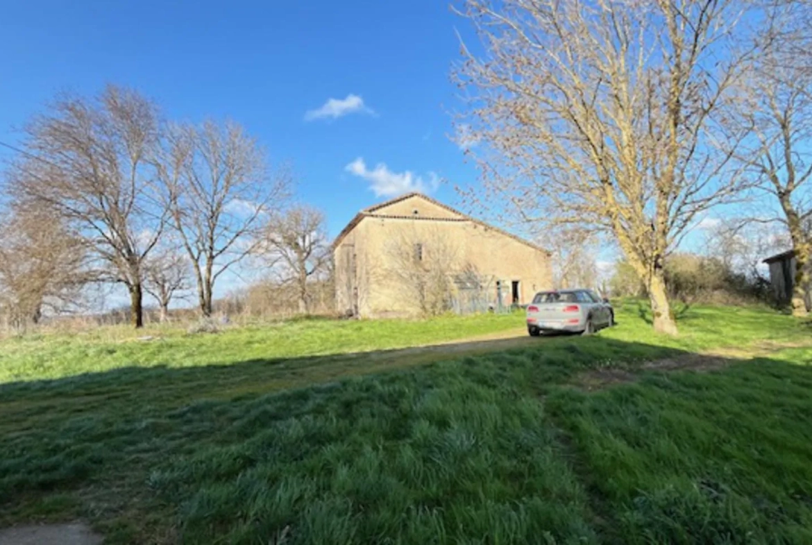 Ferme à rénover avec dépendances et grand espace en pleine campagne près de Réalmont 
