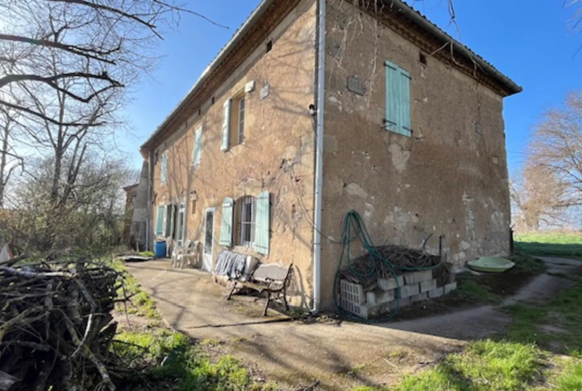 Ferme à rénover avec dépendances et grand espace en pleine campagne près de Réalmont 