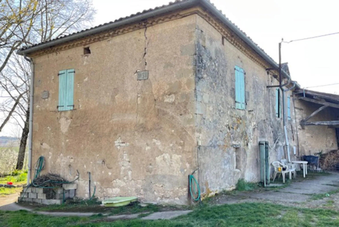 Ferme à rénover avec dépendances et grand espace en pleine campagne près de Réalmont 