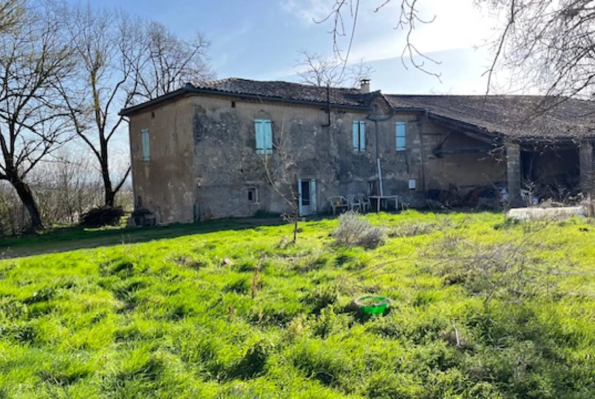 Ferme à rénover avec dépendances et grand espace en pleine campagne près de Réalmont 