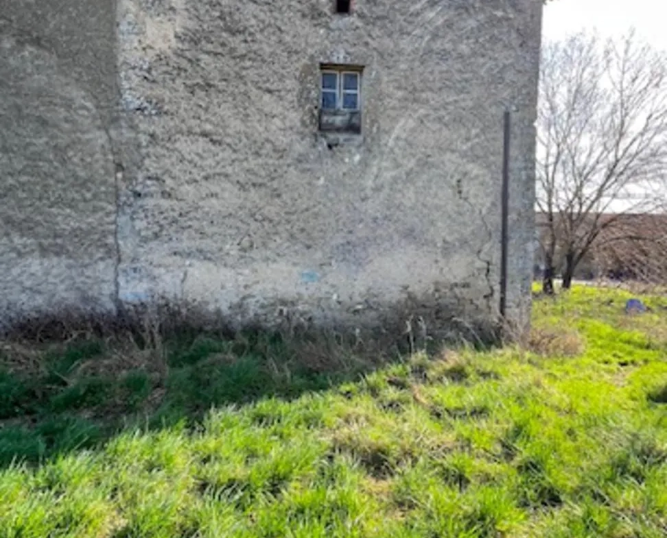 Ferme à rénover avec dépendances et grand espace en pleine campagne près de Réalmont 