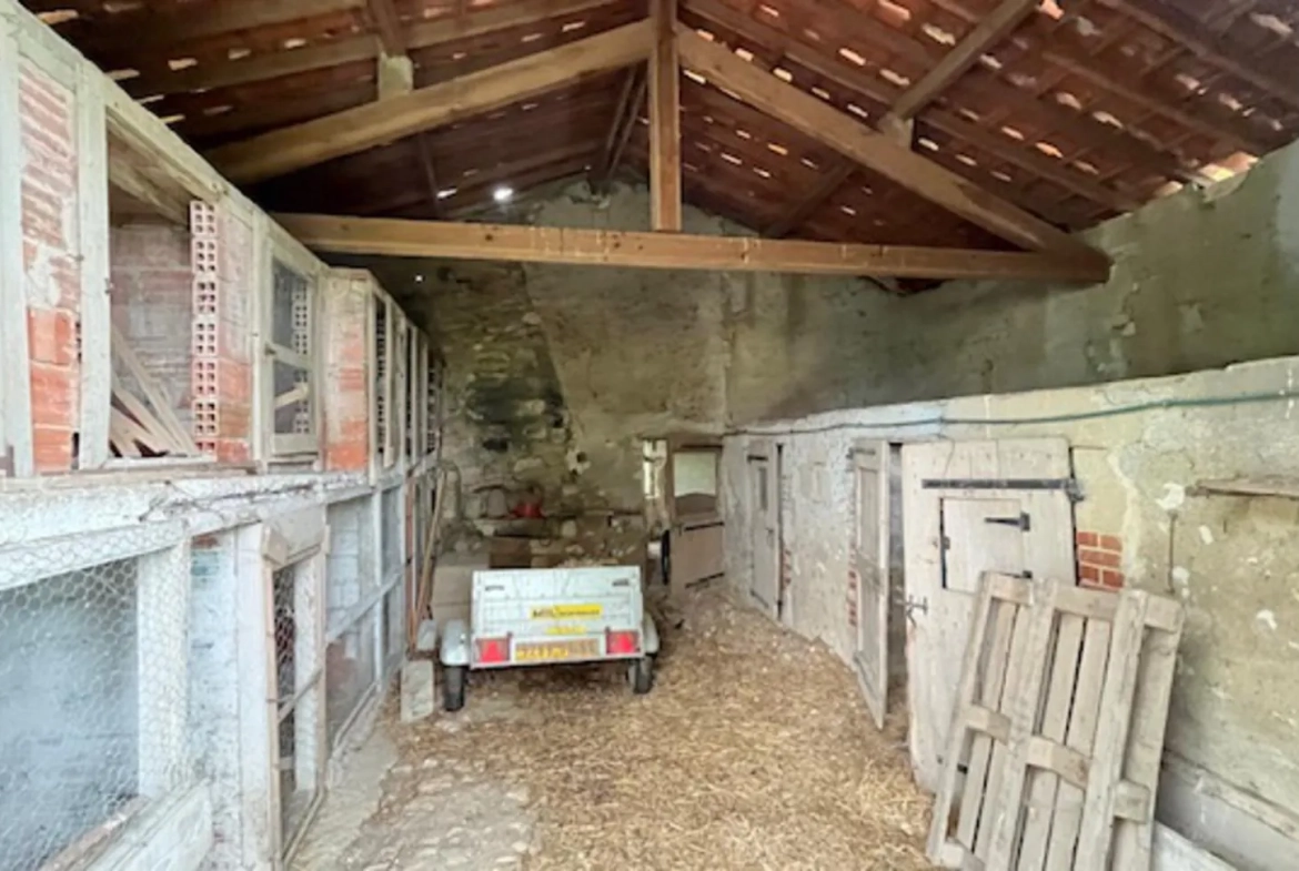 Ferme à rénover avec dépendances et grand espace en pleine campagne près de Réalmont 