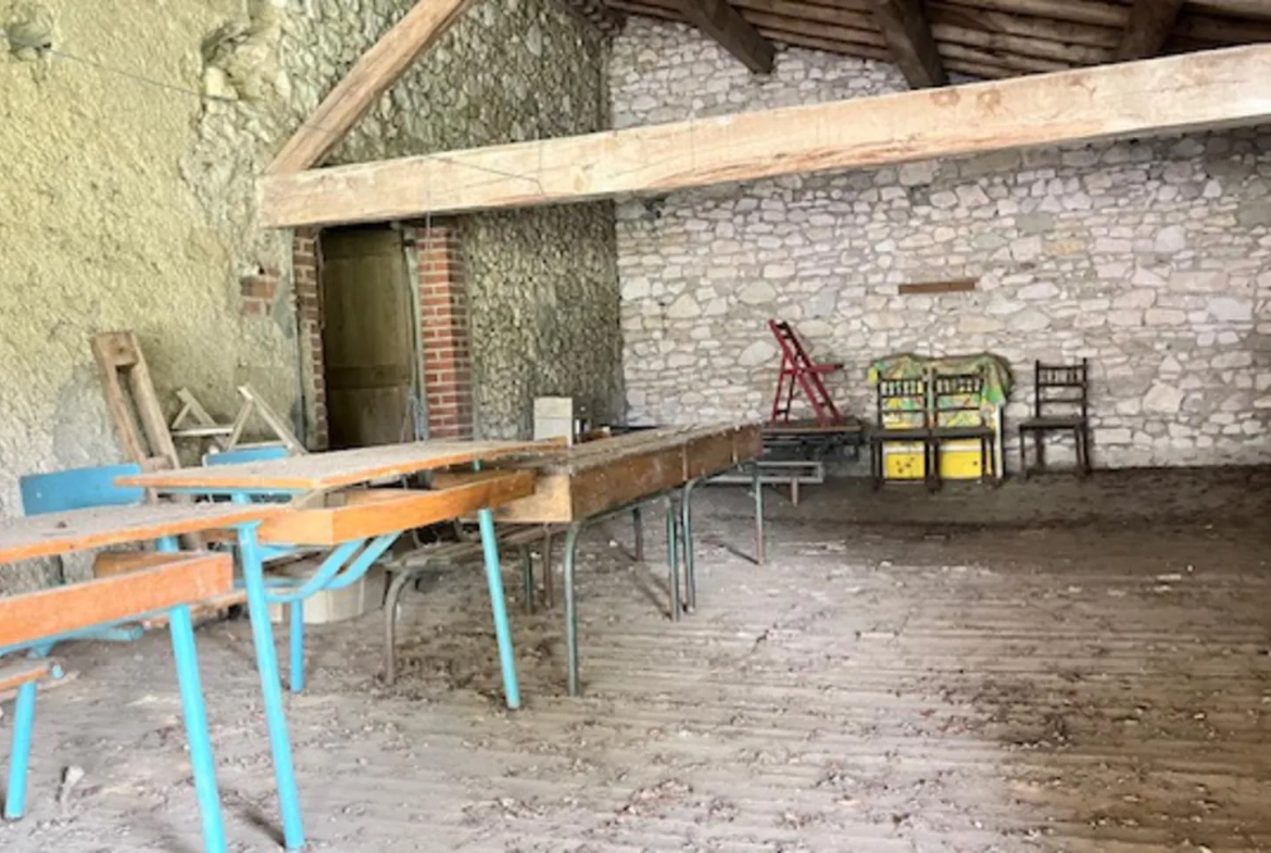 Ferme à rénover avec dépendances et grand espace en pleine campagne près de Réalmont 