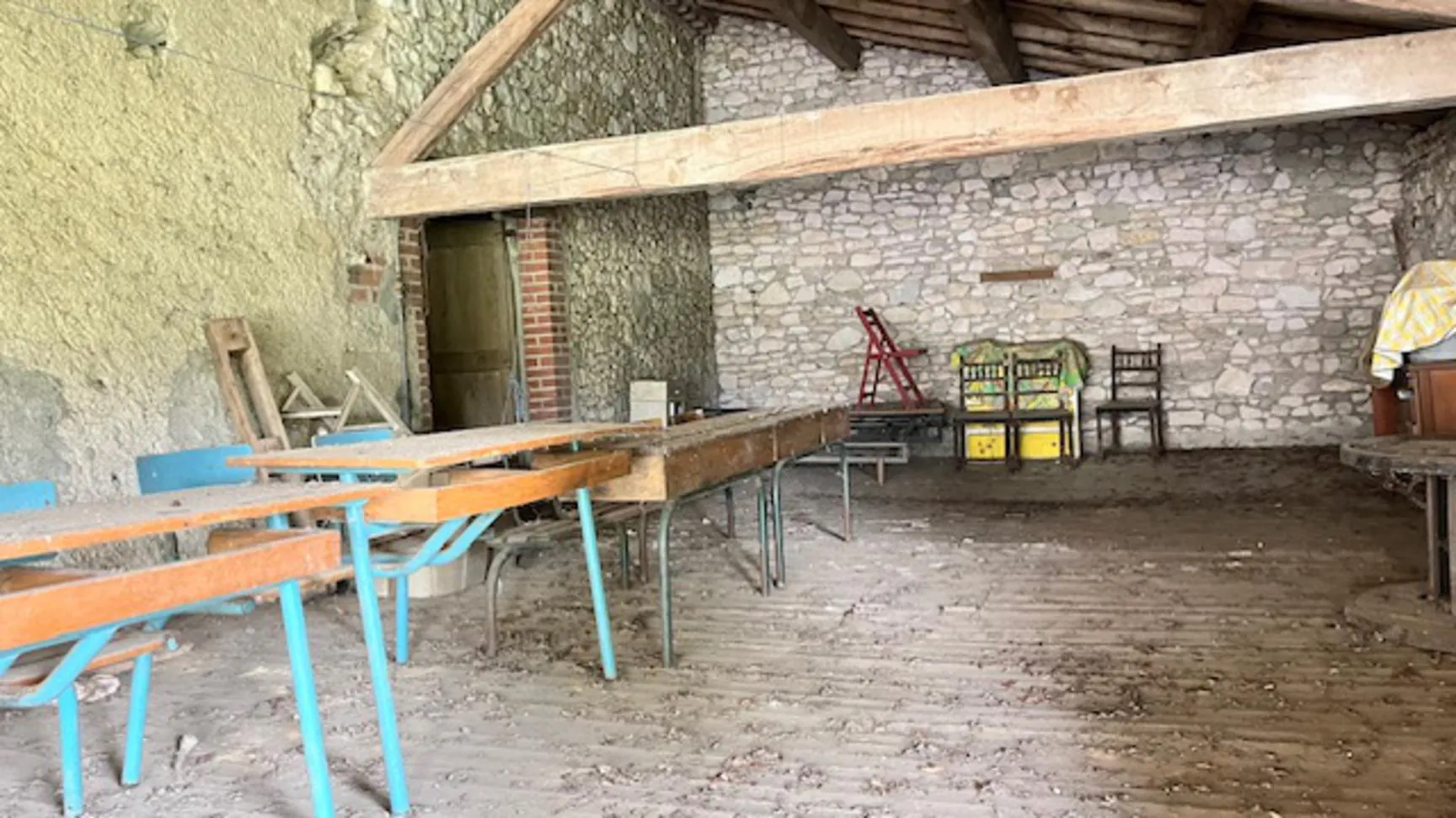 Ferme à rénover avec dépendances et grand espace en pleine campagne près de Réalmont 