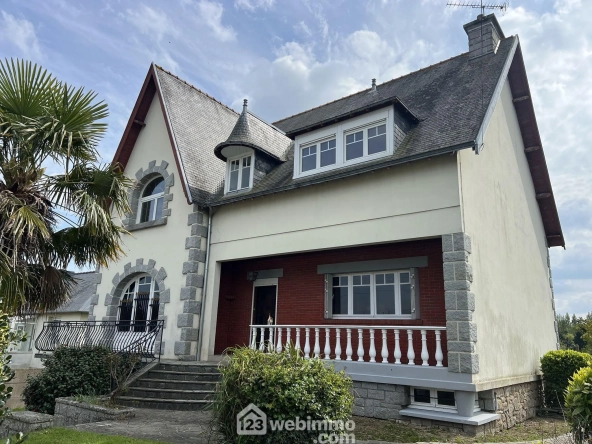 Maison familiale à Guingamp avec grand terrain et potentiel de rénovation