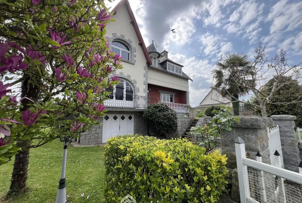Maison familiale à Guingamp avec grand terrain et potentiel de rénovation 