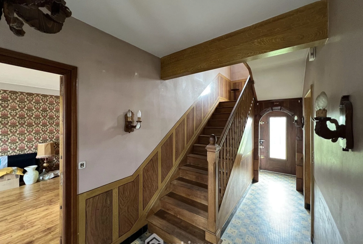 Maison familiale à Guingamp avec grand terrain et potentiel de rénovation 