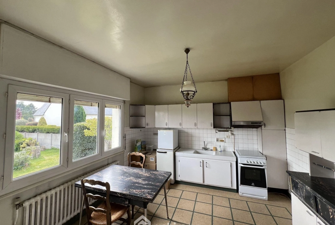 Maison familiale à Guingamp avec grand terrain et potentiel de rénovation 