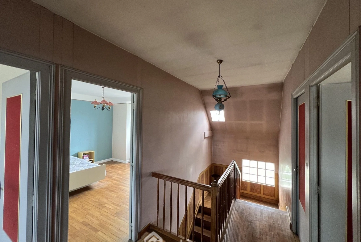 Maison familiale à Guingamp avec grand terrain et potentiel de rénovation 
