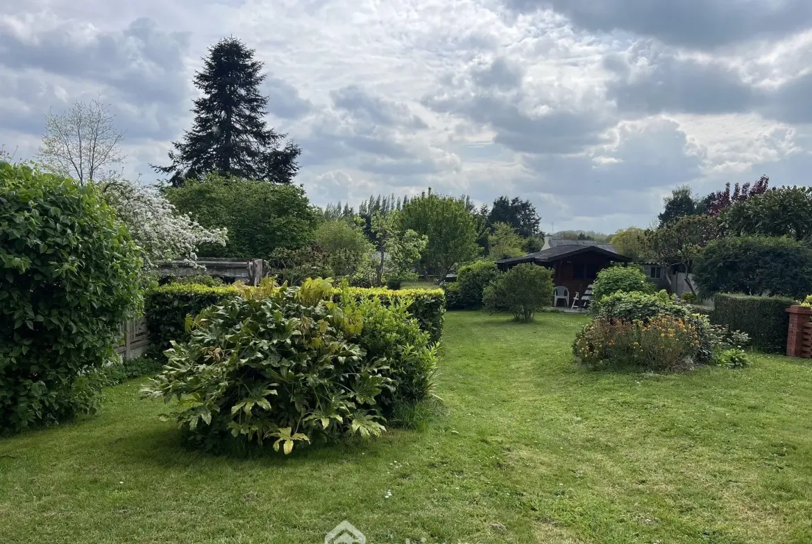 Maison familiale à Guingamp avec grand terrain et potentiel de rénovation 