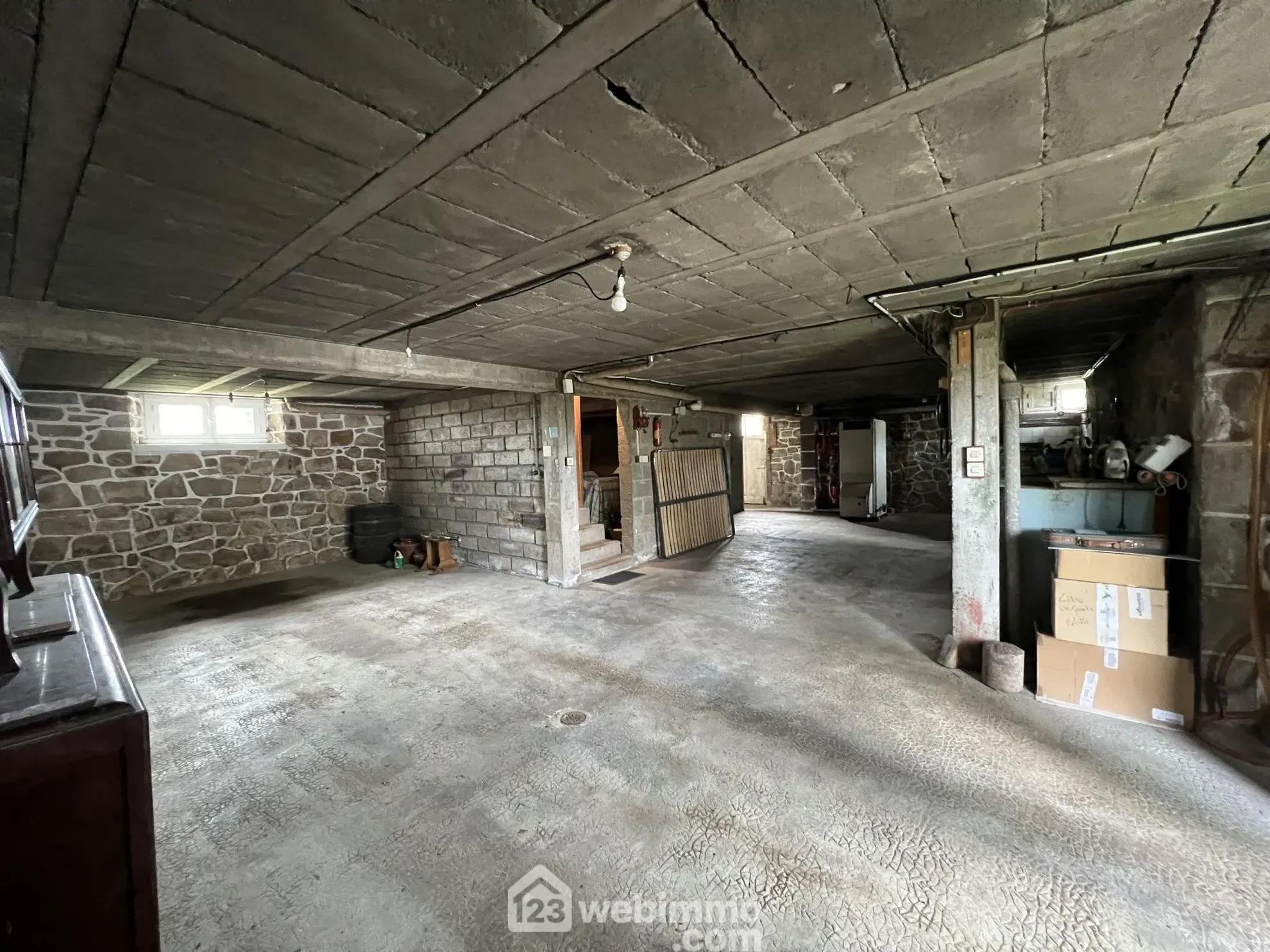 Maison familiale à Guingamp avec grand terrain et potentiel de rénovation 