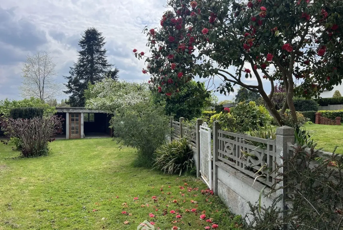 Maison familiale à Guingamp avec grand terrain et potentiel de rénovation 
