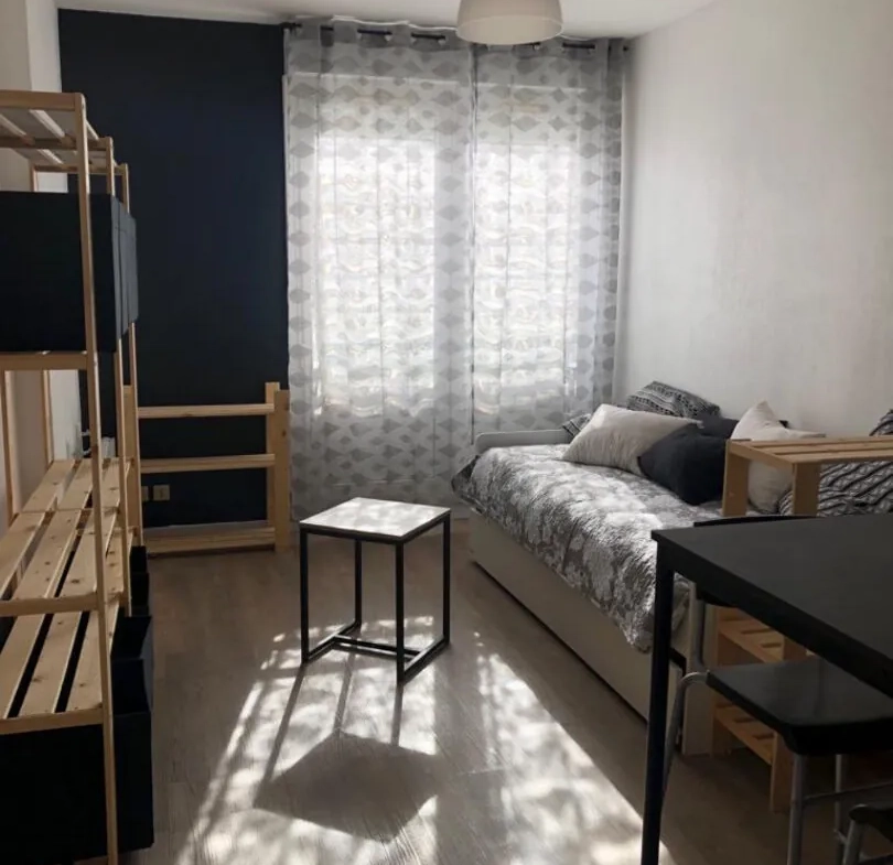 Studio meublé situé à Lons, proche de l'université, idéal pour investissement immobilier 