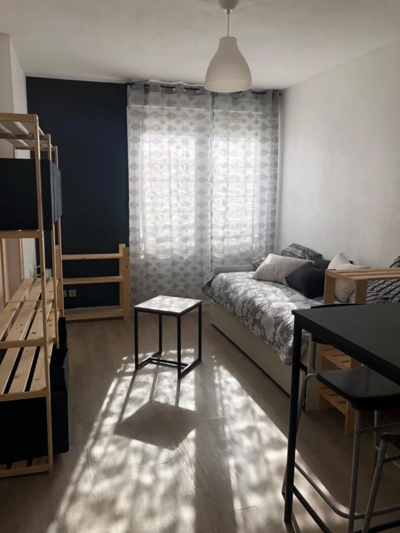 Studio meublé situé à Lons, proche de l'université, idéal pour investissement immobilier 