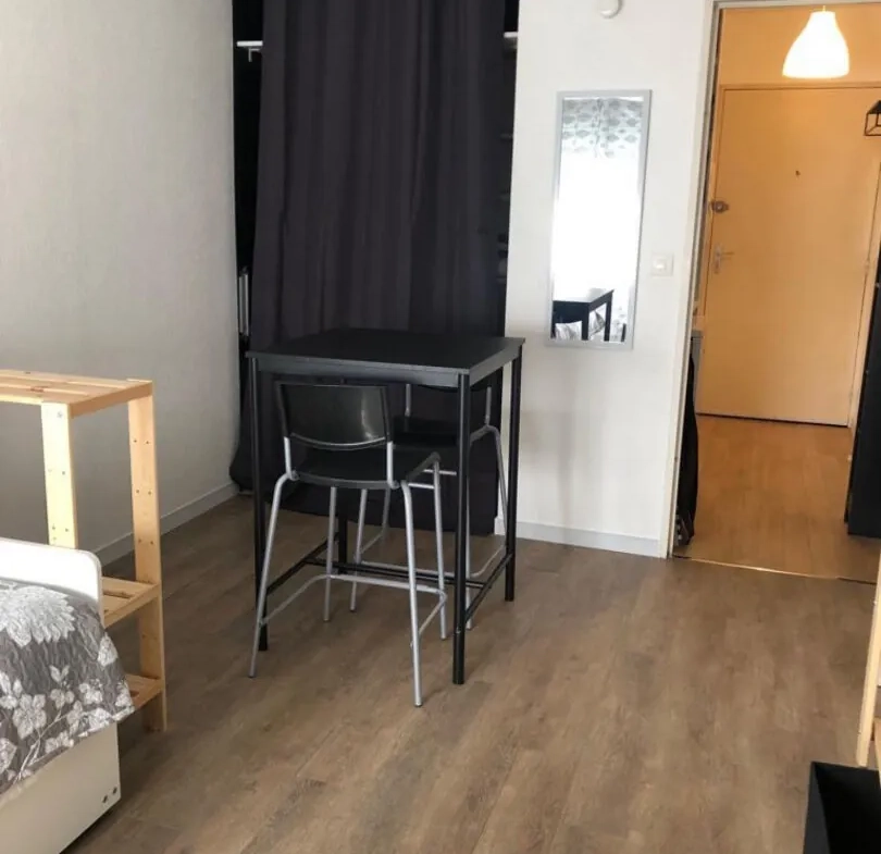 Studio meublé situé à Lons, proche de l'université, idéal pour investissement immobilier 