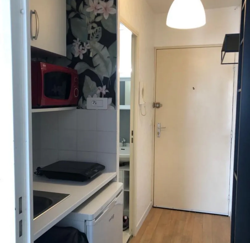 Studio meublé situé à Lons, proche de l'université, idéal pour investissement immobilier 