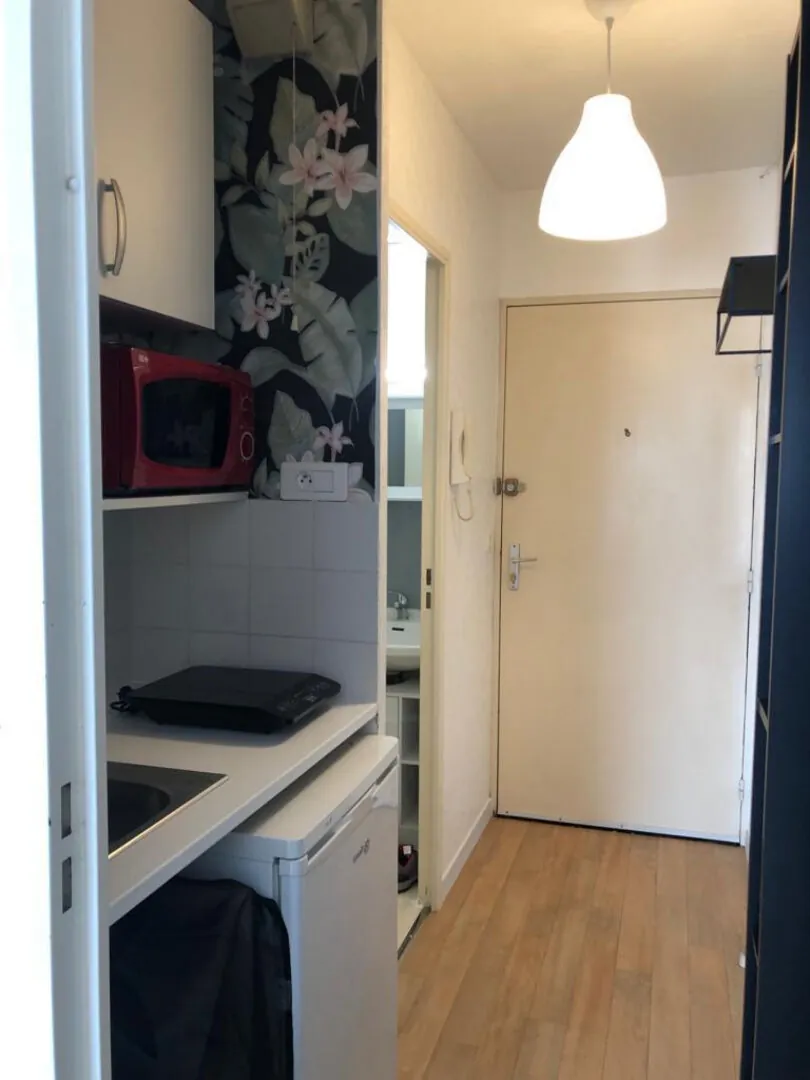 Studio meublé situé à Lons, proche de l'université, idéal pour investissement immobilier 