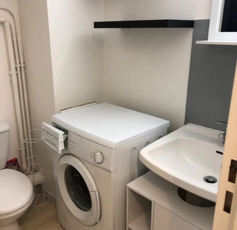 Studio meublé situé à Lons, proche de l'université, idéal pour investissement immobilier 