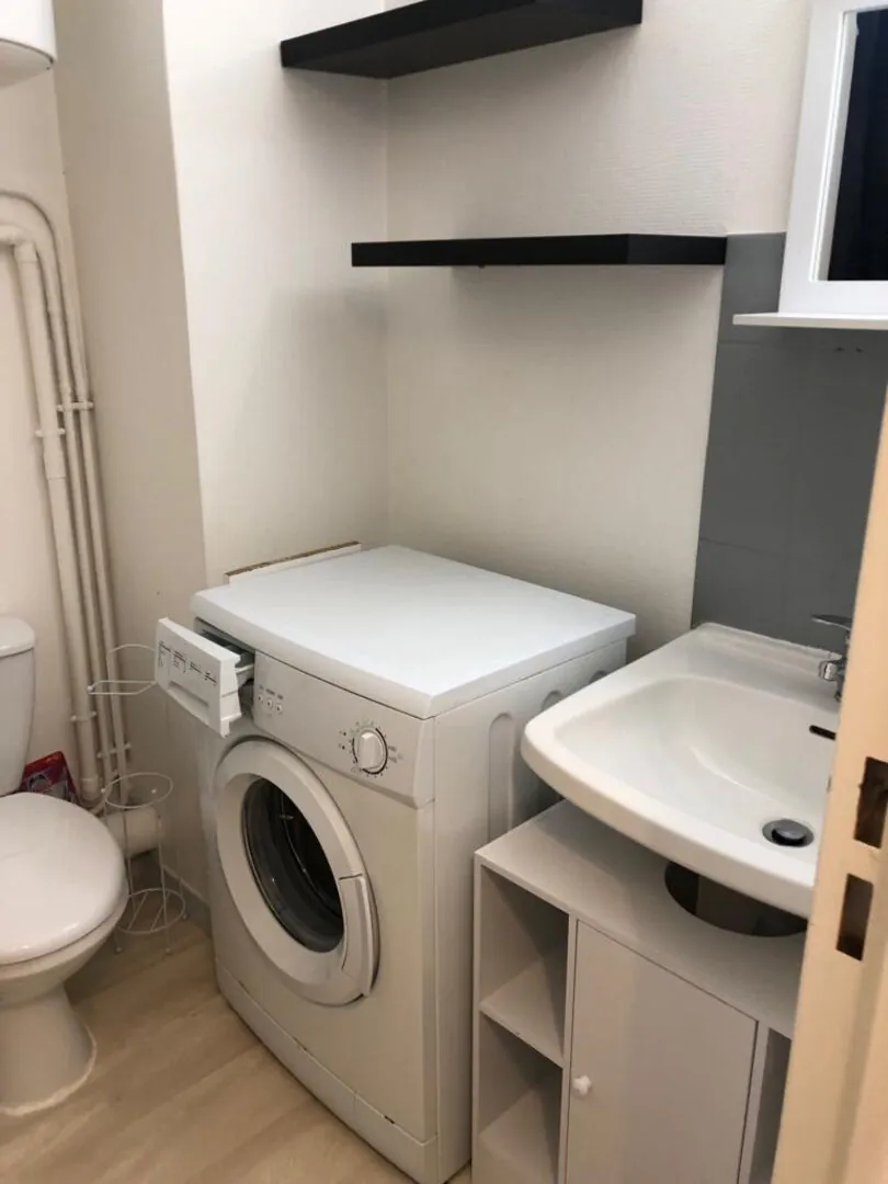 Studio meublé situé à Lons, proche de l'université, idéal pour investissement immobilier 