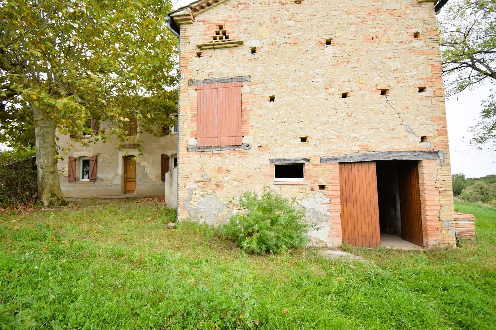 Maison ancienne à rénover de 124 m² avec dépendances près de Gaillac 