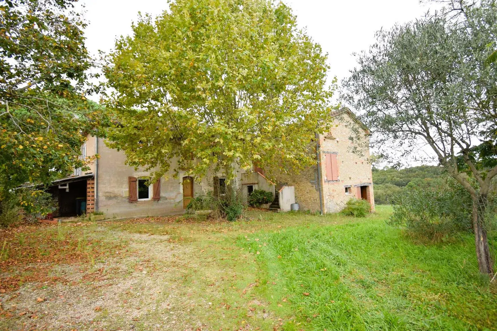 Maison ancienne à rénover de 124 m² avec dépendances près de Gaillac 