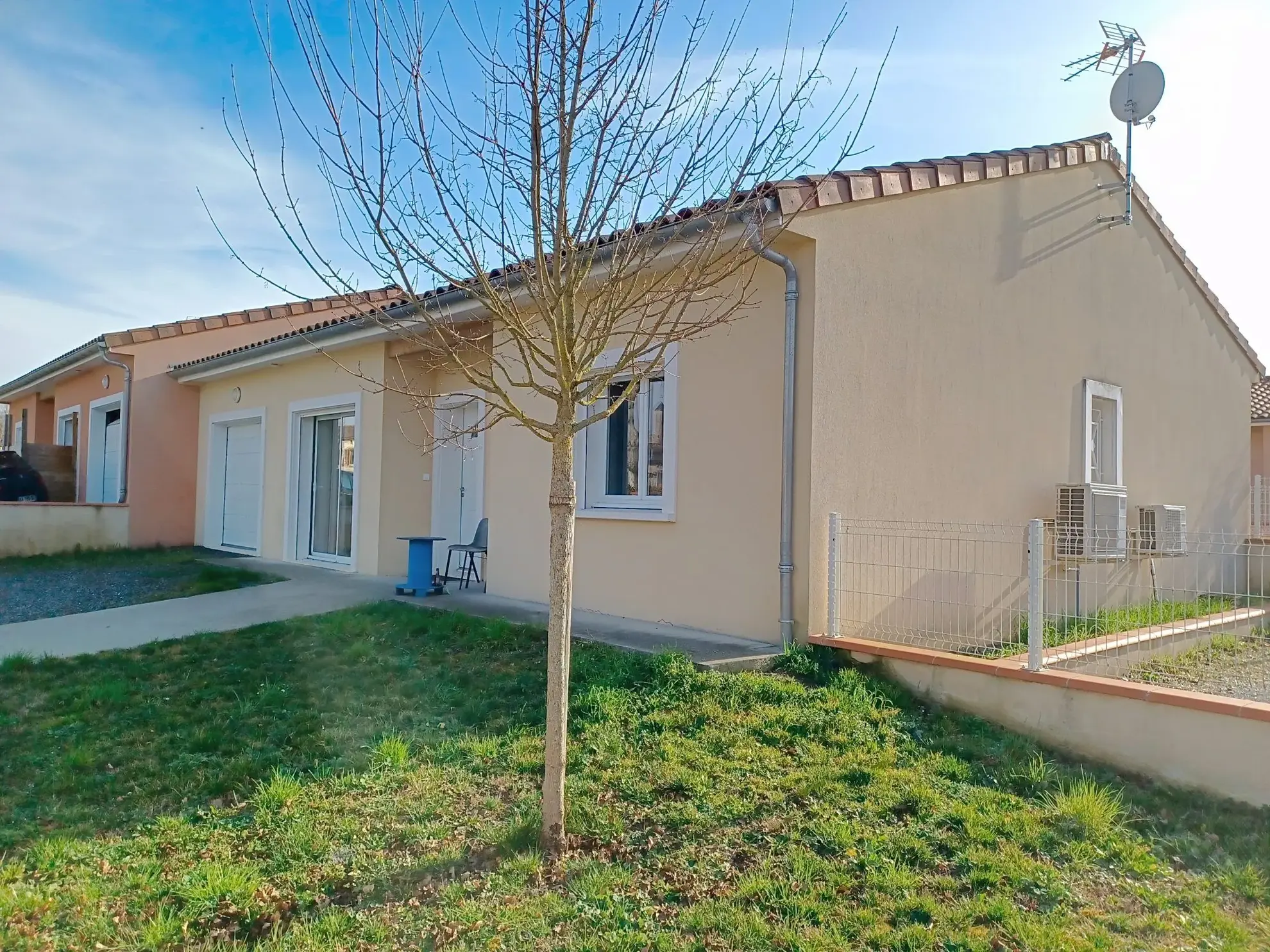 Maison de plain-pied moderne à Vénès dans le Tarn, 95 m² avec jardin et garage 