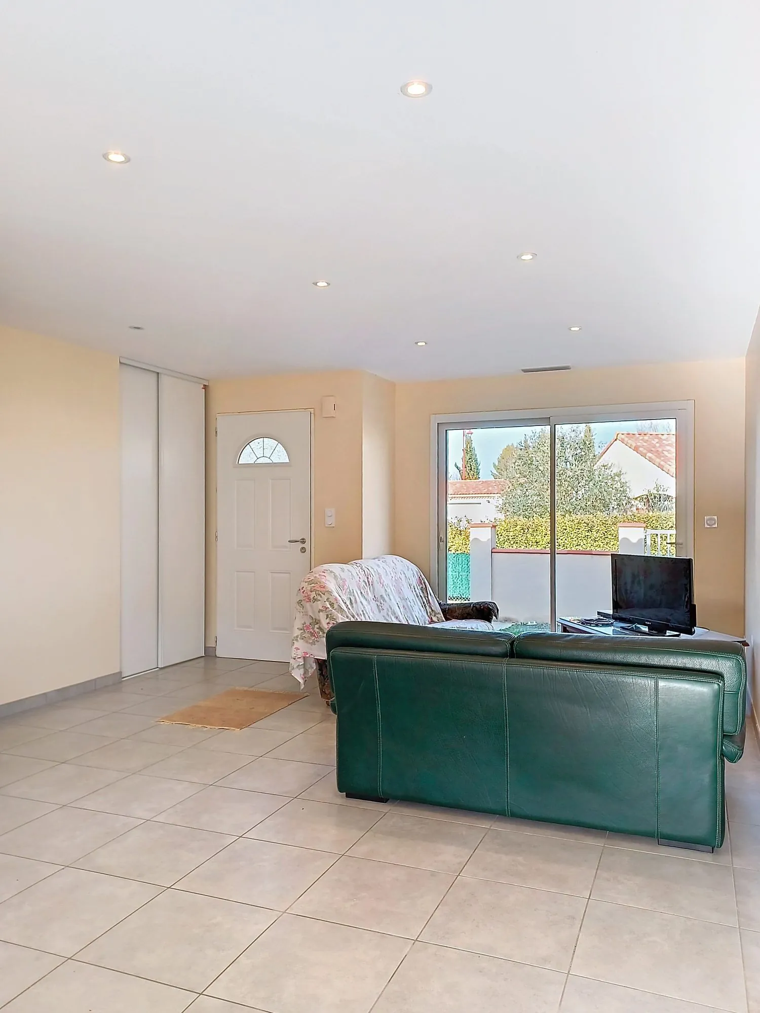 Maison de plain-pied moderne à Vénès dans le Tarn, 95 m² avec jardin et garage 