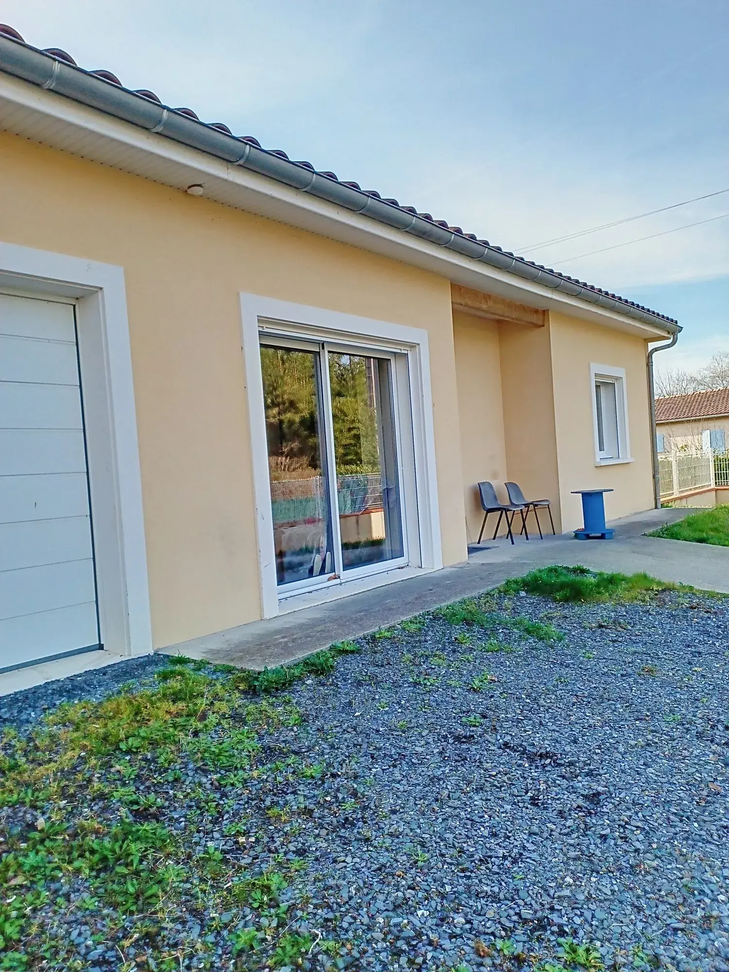 Maison de plain-pied moderne à Vénès dans le Tarn, 95 m² avec jardin et garage 