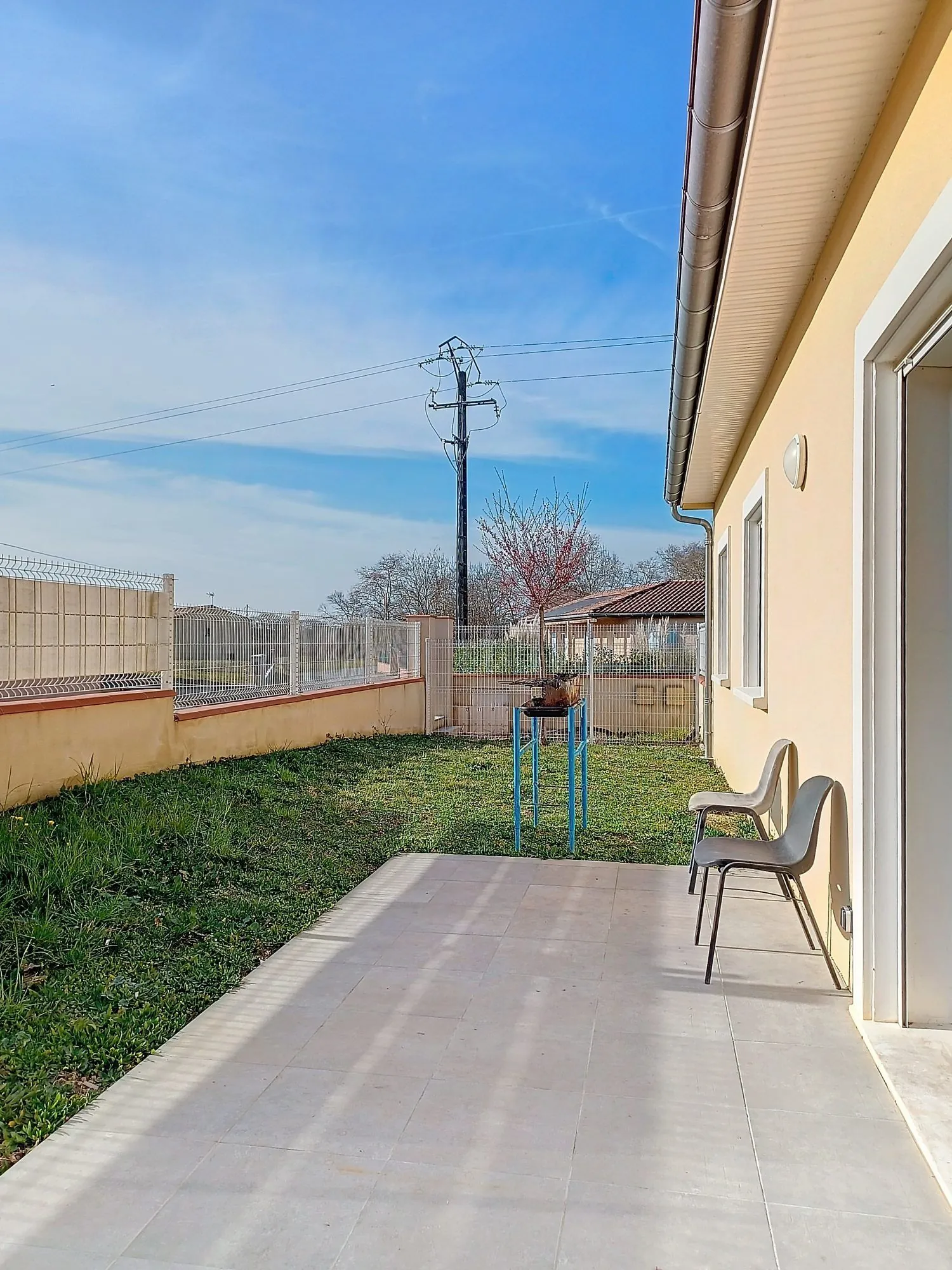 Maison de plain-pied moderne à Vénès dans le Tarn, 95 m² avec jardin et garage 