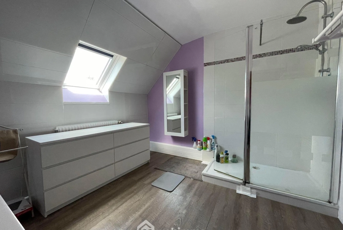 Maison lumineuse en briques de 160 m² à Anizy-le-Grand avec jardin et garage 