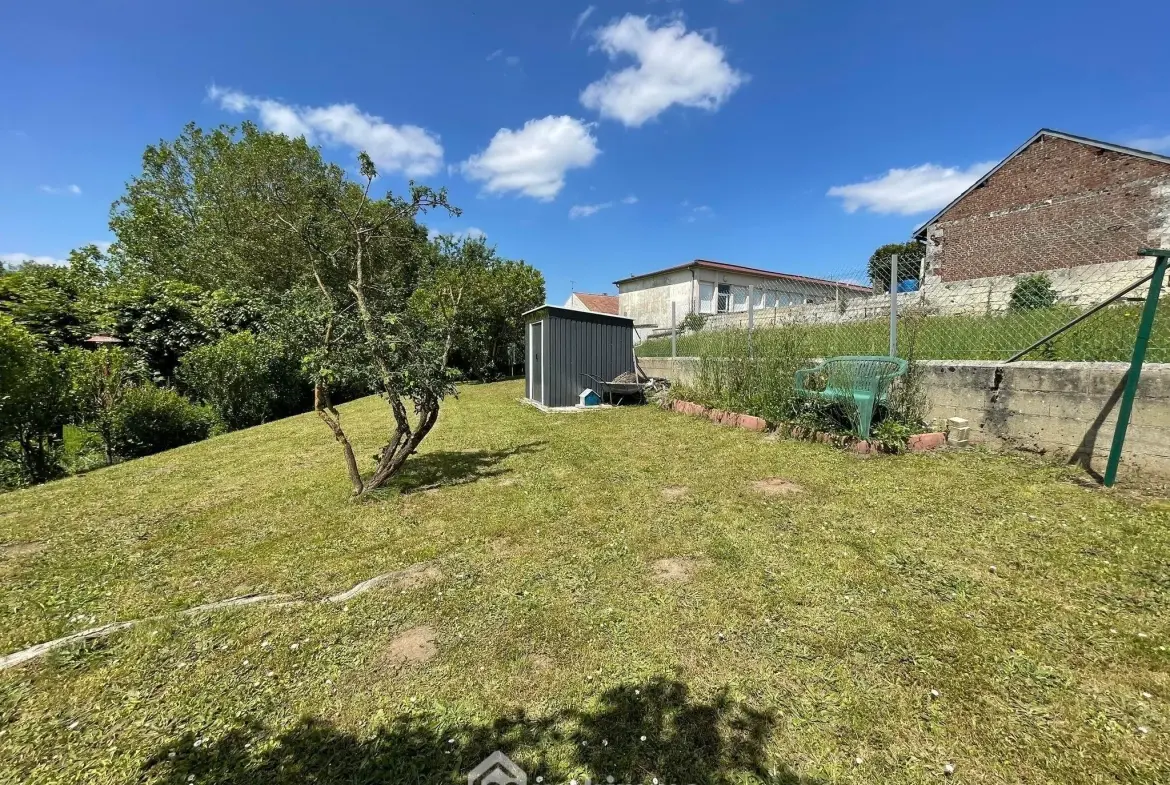 Maison lumineuse en briques de 160 m² à Anizy-le-Grand avec jardin et garage 