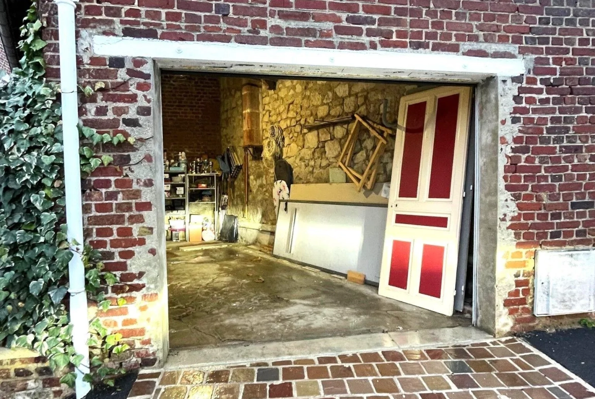 Maison lumineuse en briques de 160 m² à Anizy-le-Grand avec jardin et garage 