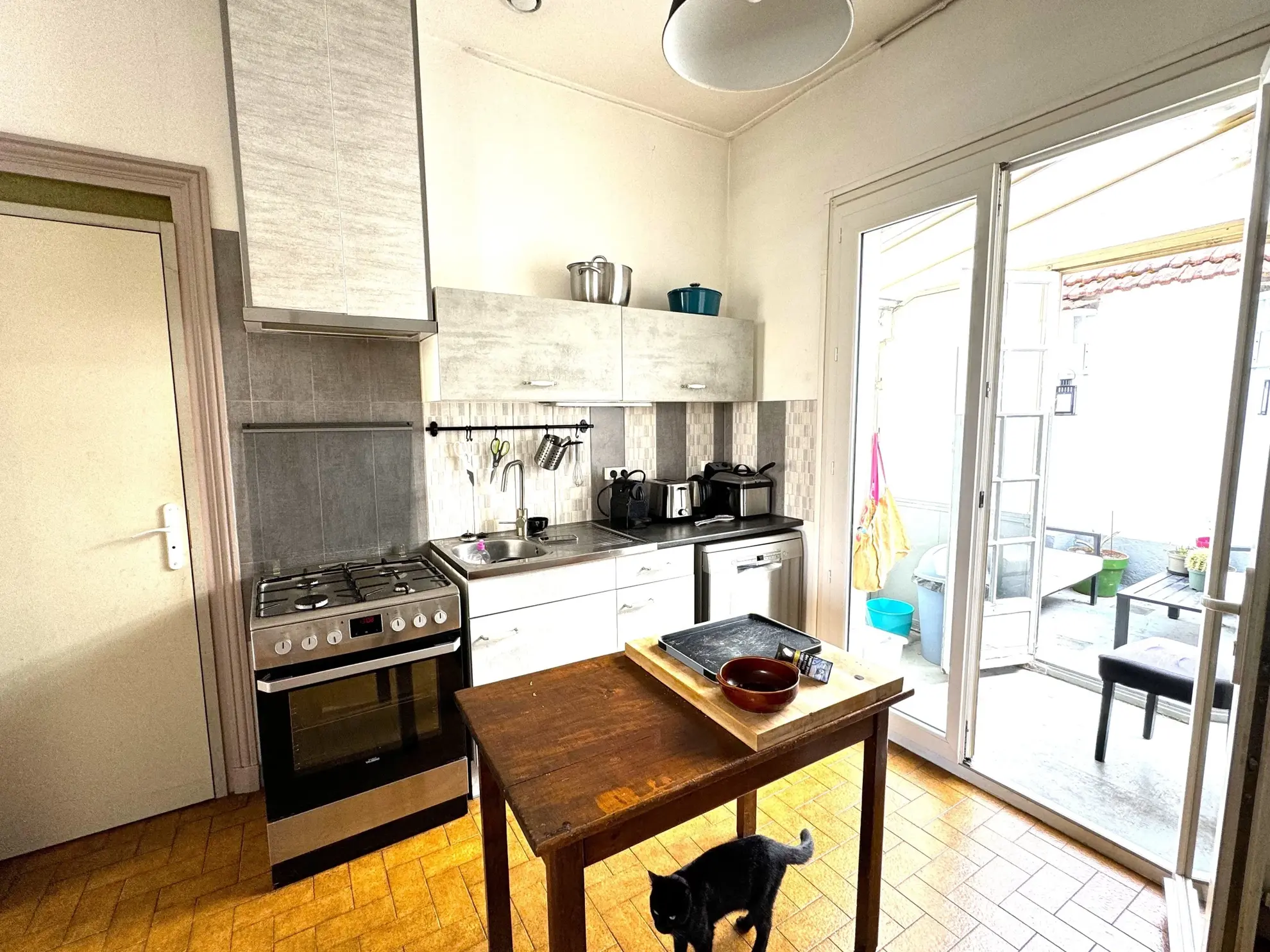 Maison de ville à vendre à Roanne, 90 m² avec terrasse et garage 