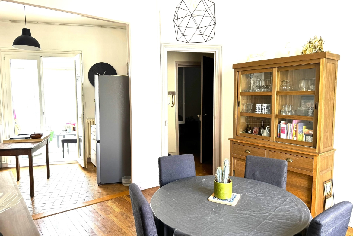 Maison de ville à vendre à Roanne, 90 m² avec terrasse et garage 