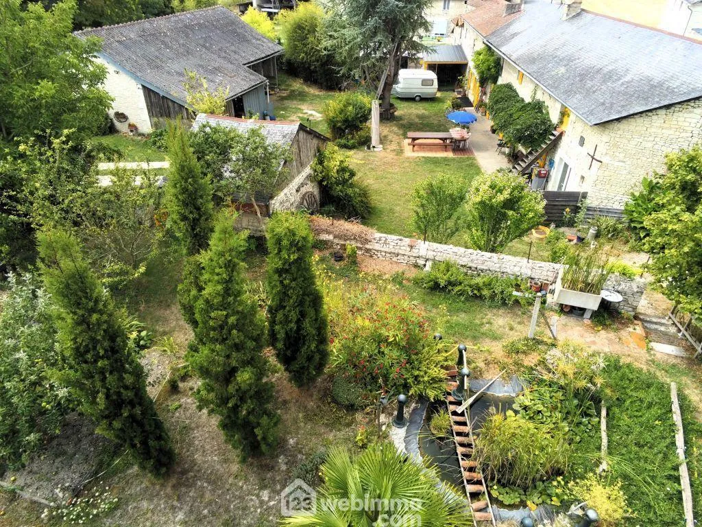 Longère rénovée de 162 m² à Saires avec dépendances et jardin 