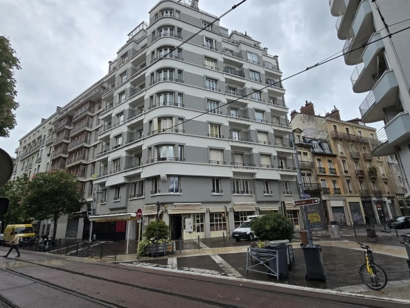 Appartement 4 pièces à Grenoble proche gare - 109 m² avec cave et climatisation