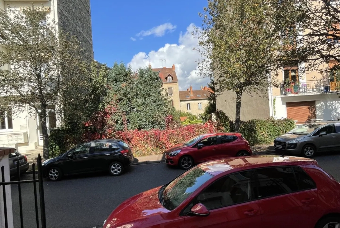Terrain constructible de 261 m² à Vichy proche parcs et CAVILAM 