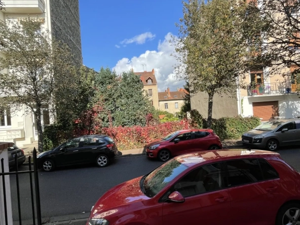 Terrain constructible de 261 m² à Vichy proche parcs et CAVILAM