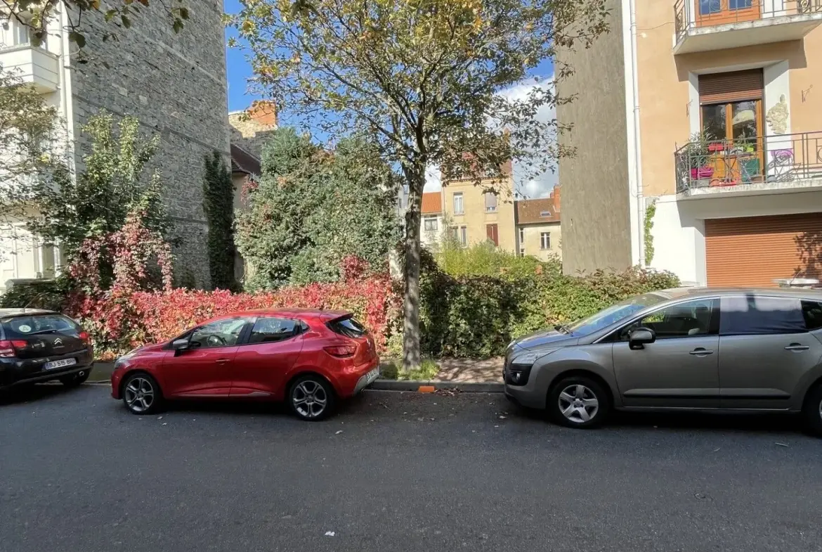 Terrain constructible de 261 m² à Vichy proche parcs et CAVILAM 