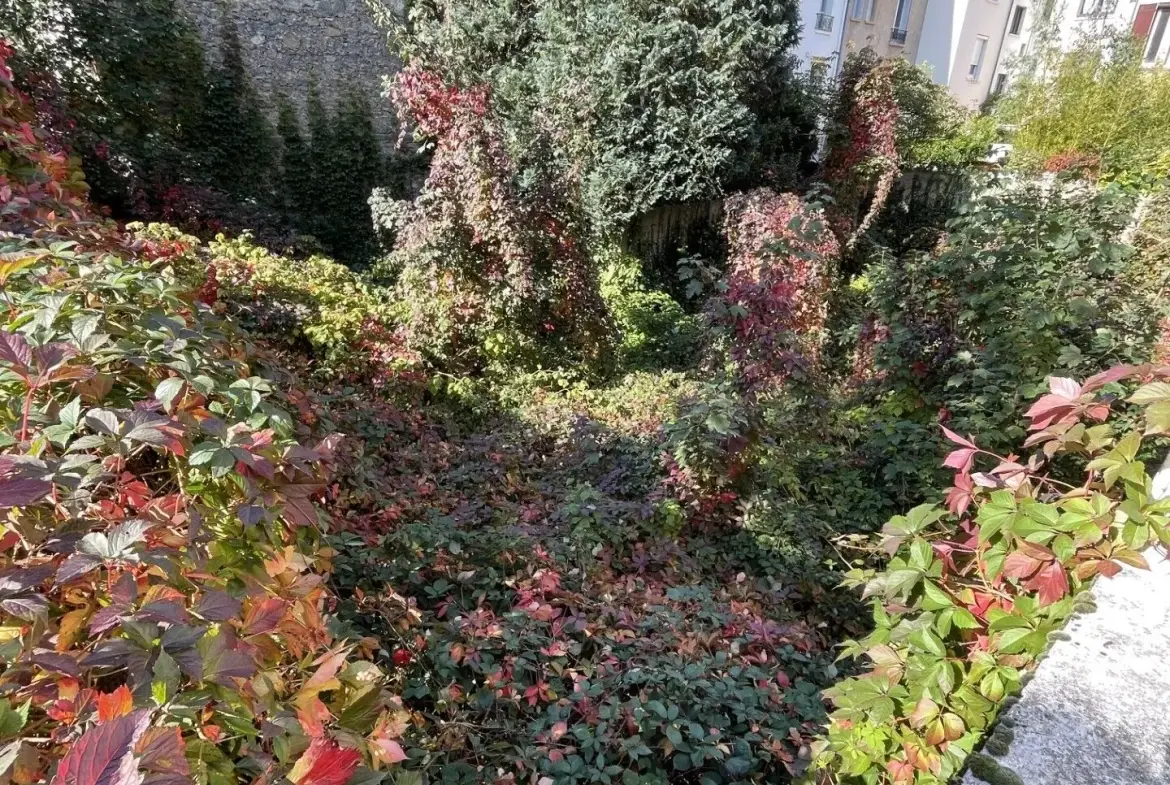 Terrain constructible de 261 m² à Vichy proche parcs et CAVILAM 