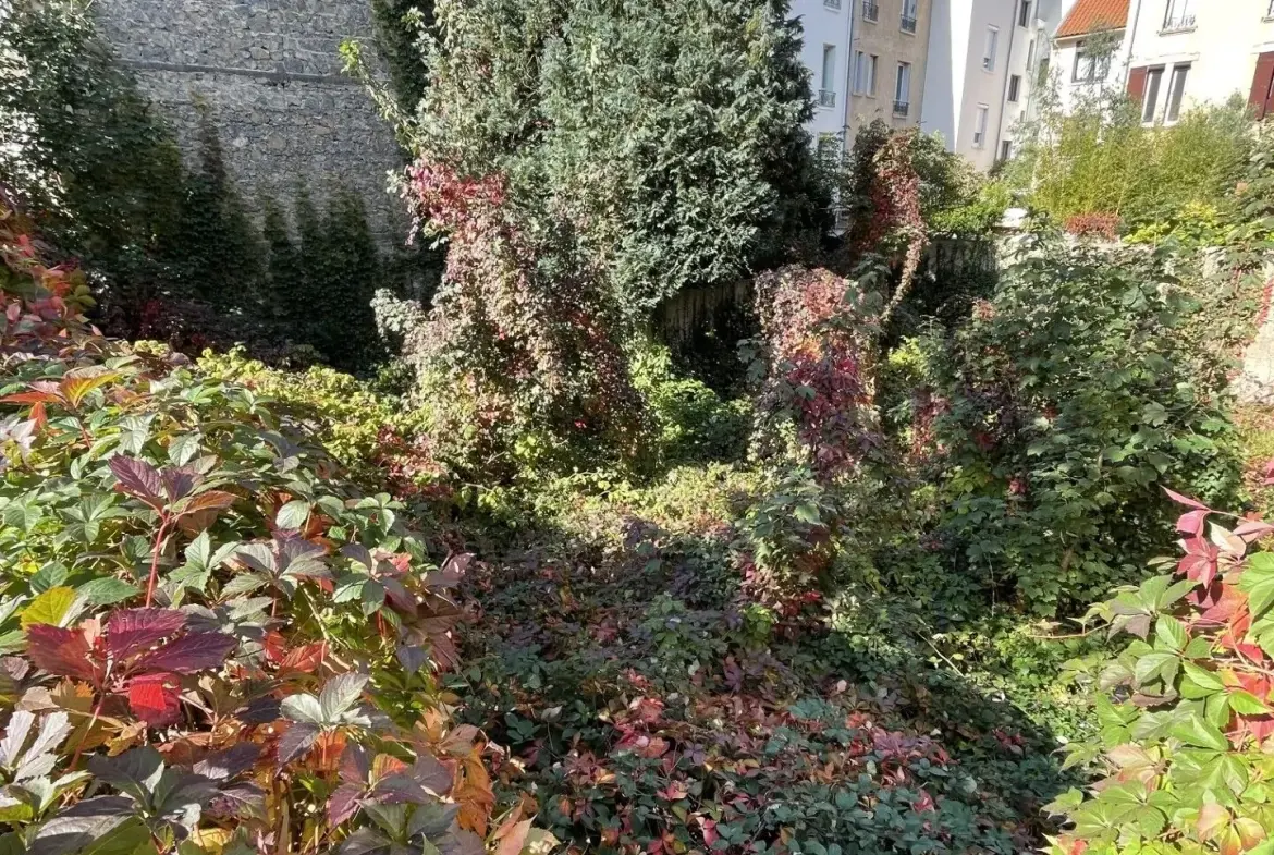 Terrain constructible de 261 m² à Vichy proche parcs et CAVILAM 