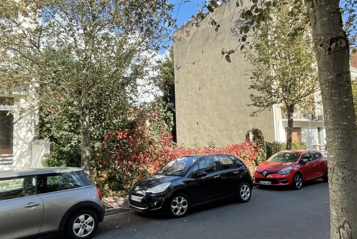 Terrain constructible de 261 m² à Vichy proche parcs et CAVILAM 