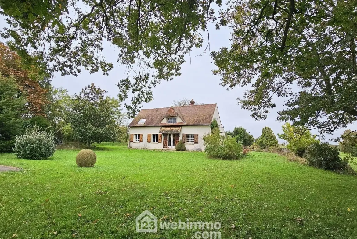 Maison à vendre de 188 m² à Milly-la-Forêt avec jardin et dépendance 