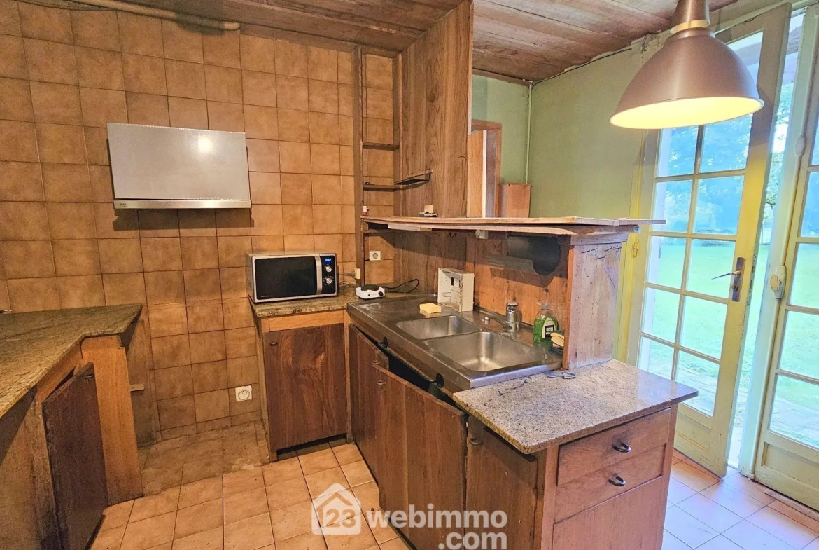 Maison à vendre de 188 m² à Milly-la-Forêt avec jardin et dépendance 