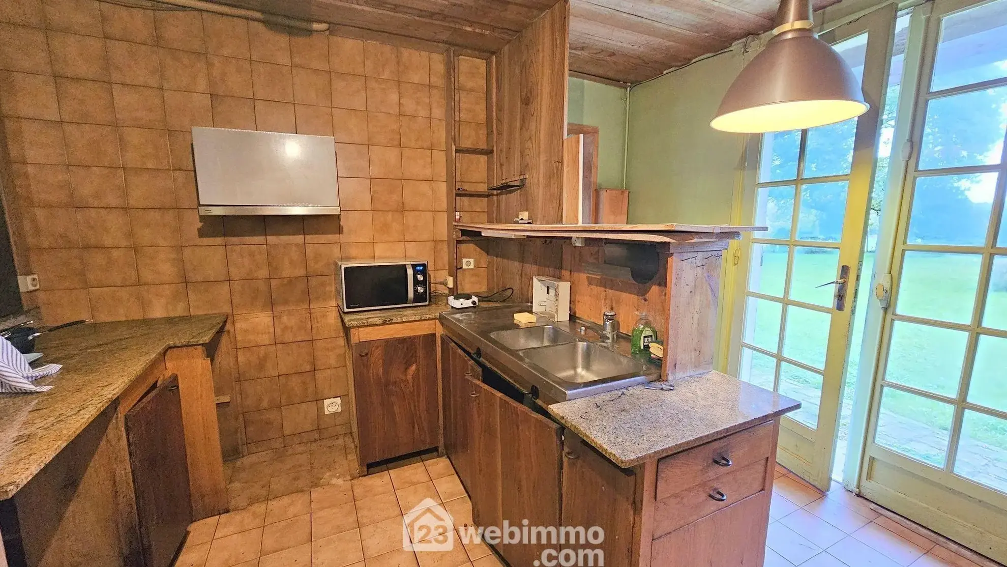 Maison à vendre de 188 m² à Milly-la-Forêt avec jardin et dépendance 