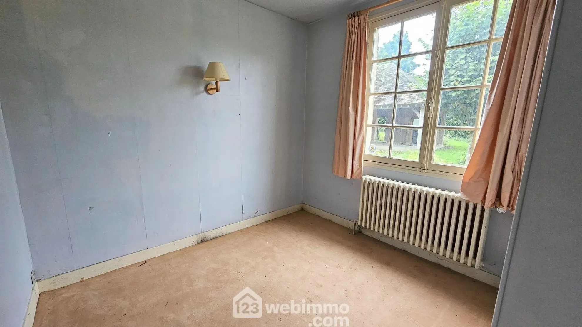 Maison à vendre de 188 m² à Milly-la-Forêt avec jardin et dépendance 