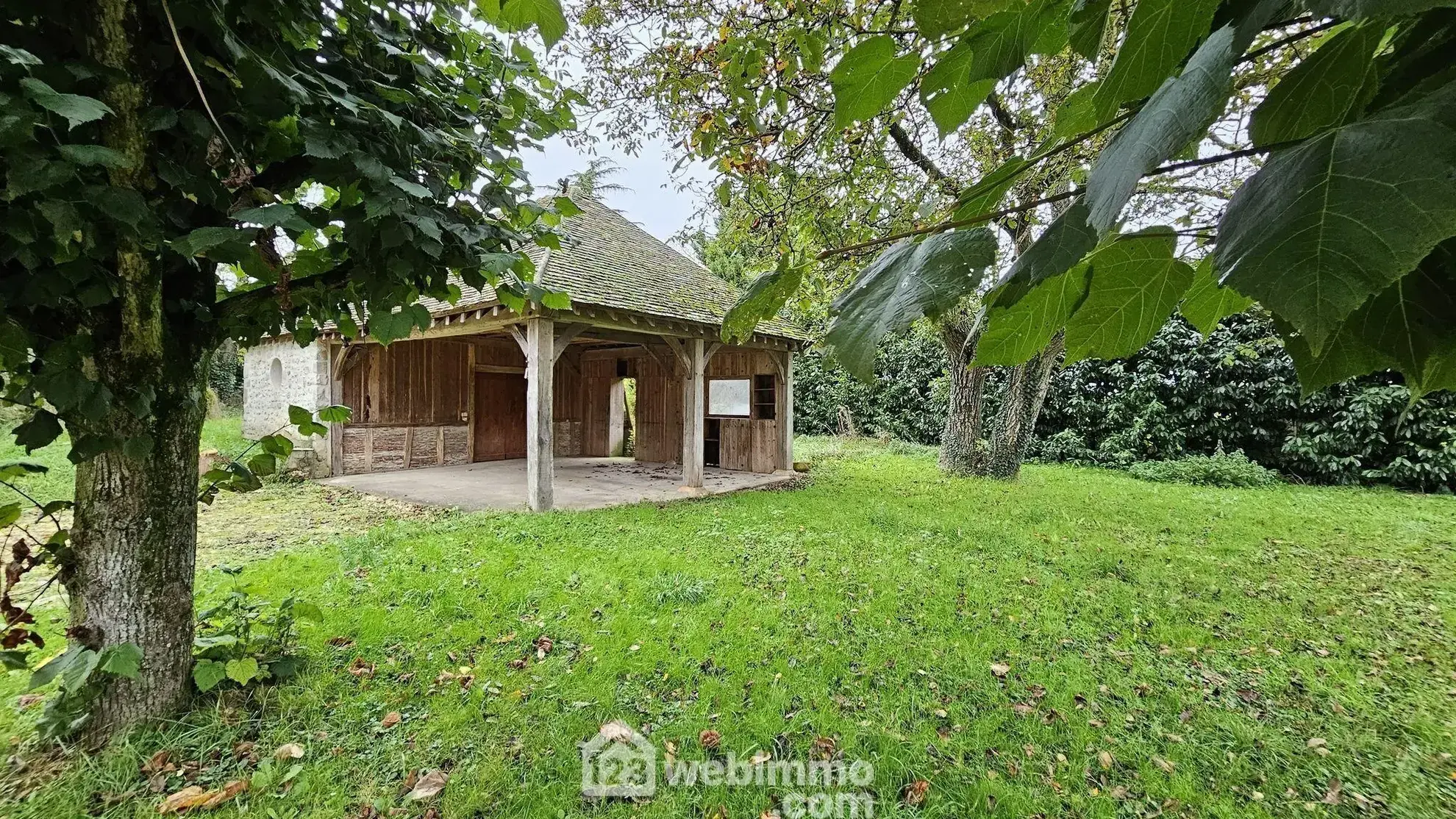 Maison à vendre de 188 m² à Milly-la-Forêt avec jardin et dépendance 