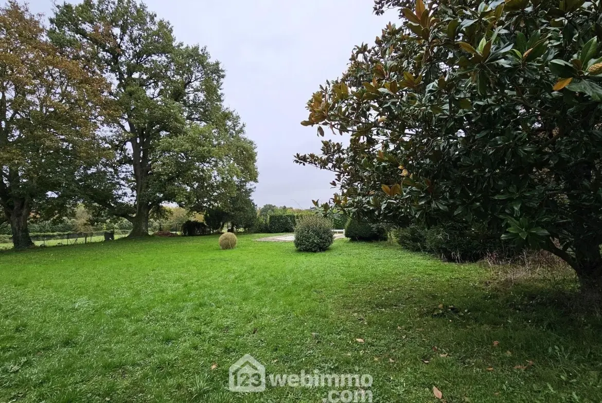 Maison à vendre de 188 m² à Milly-la-Forêt avec jardin et dépendance 