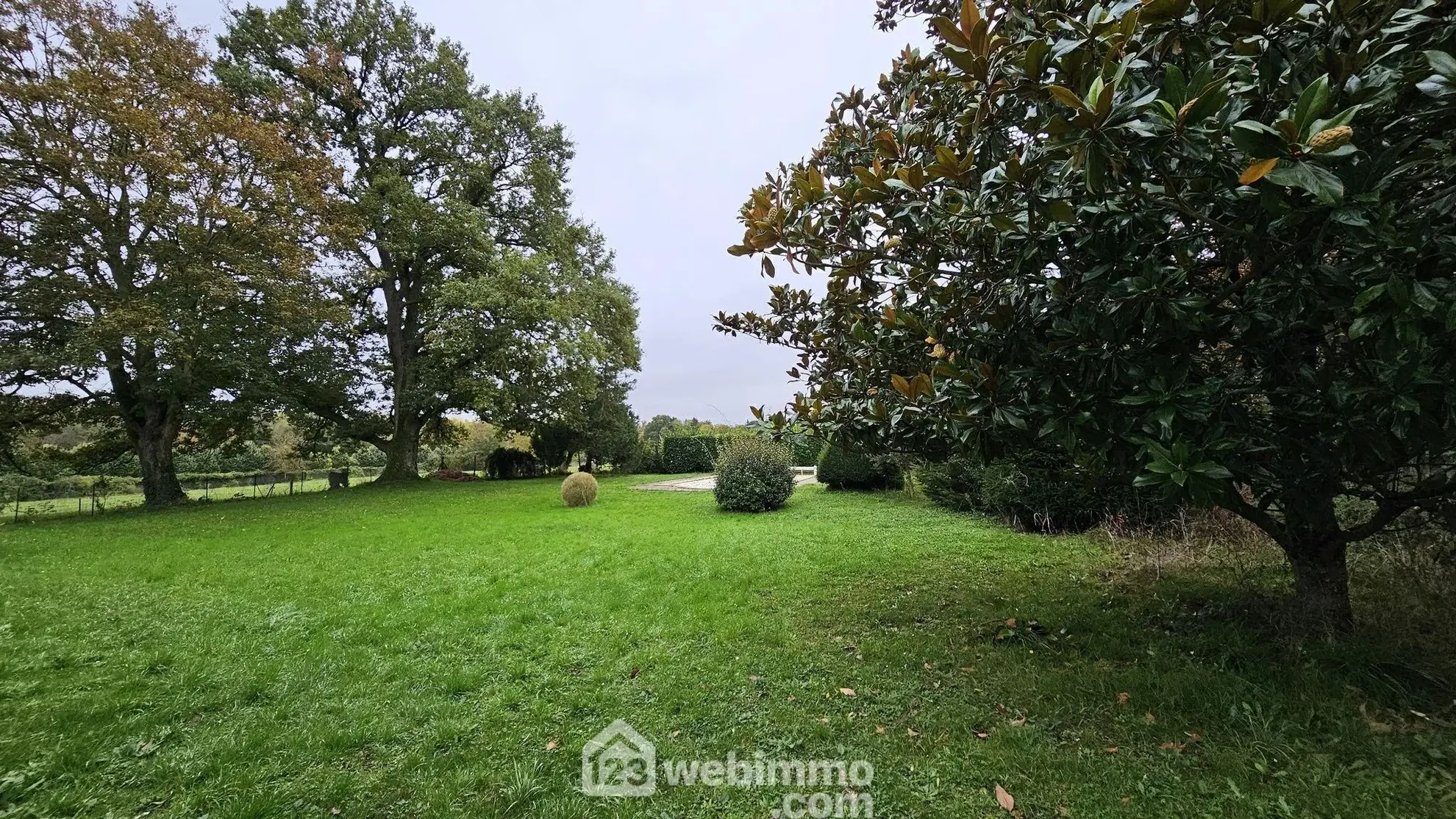 Maison à vendre de 188 m² à Milly-la-Forêt avec jardin et dépendance 